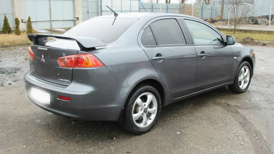 Mitsubishi Lancer 2