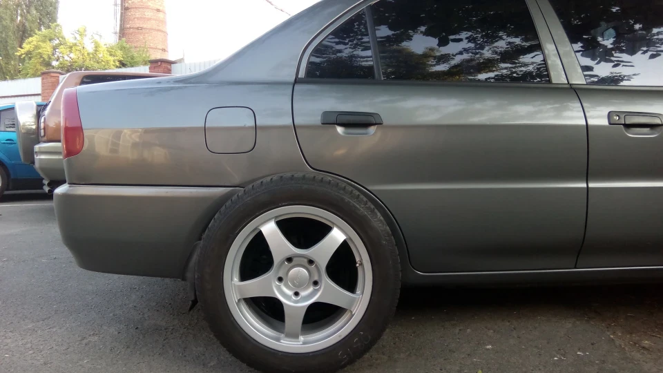 Mitsubishi Lancer 2