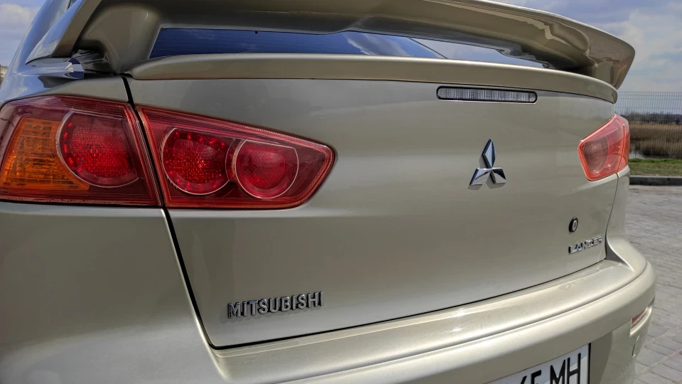 Mitsubishi Lancer 2
