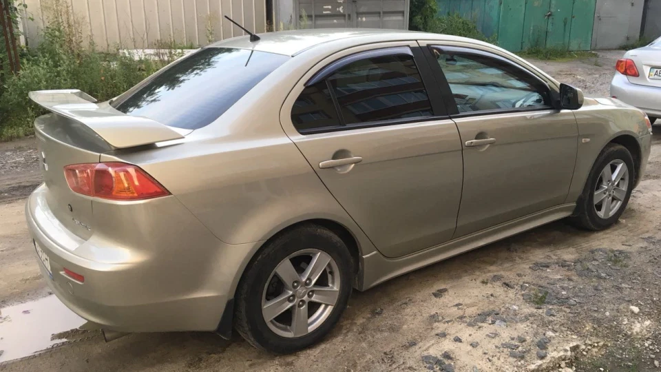 Mitsubishi Lancer 2