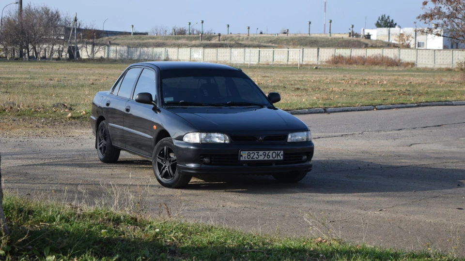 Mitsubishi Lancer 1.3 GLI 2