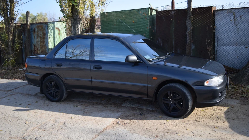 Mitsubishi Lancer 1.3 GLI 3