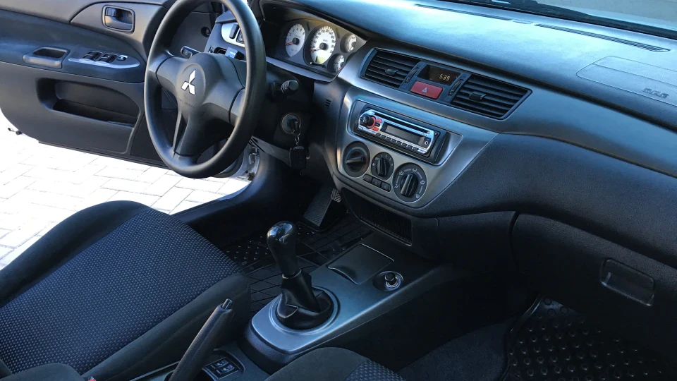 Mitsubishi Lancer 1.6 comfort 2