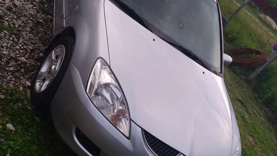 Mitsubishi Lancer 1.6 ластівка)