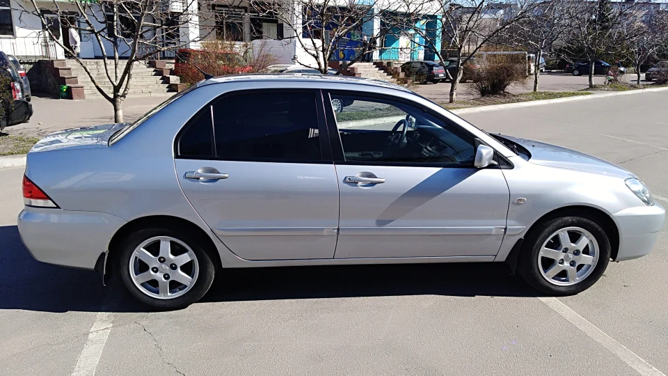 Mitsubishi Lancer 1,6 МКПП 2