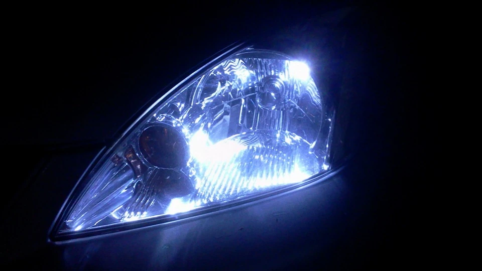 Mitsubishi Lancer 1,6 МТ, срібло S88 4