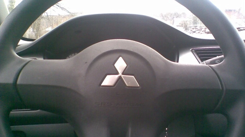 Mitsubishi Lancer 1.6 MT 5