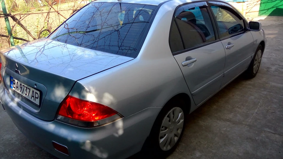 Mitsubishi Lancer 1.6i 4