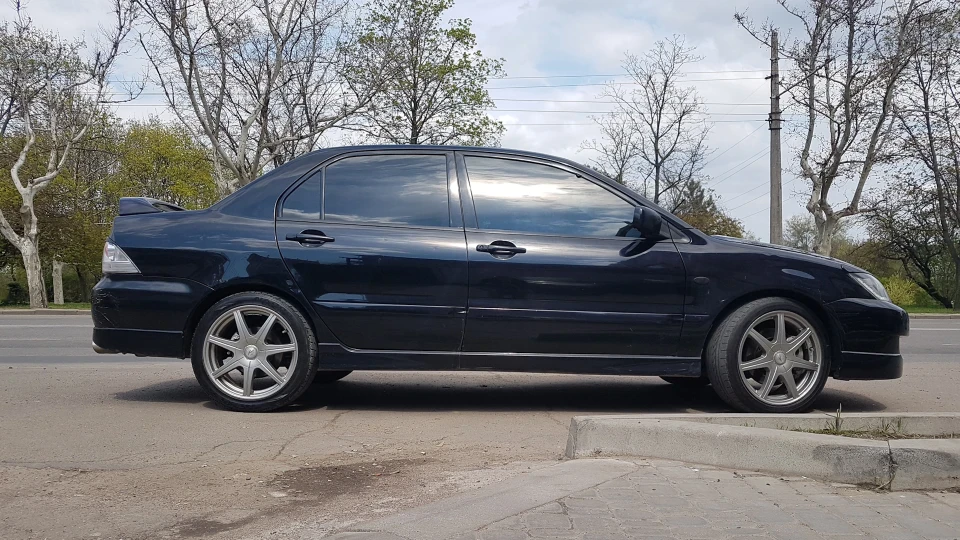 Mitsubishi Lancer 2.0 Чорний