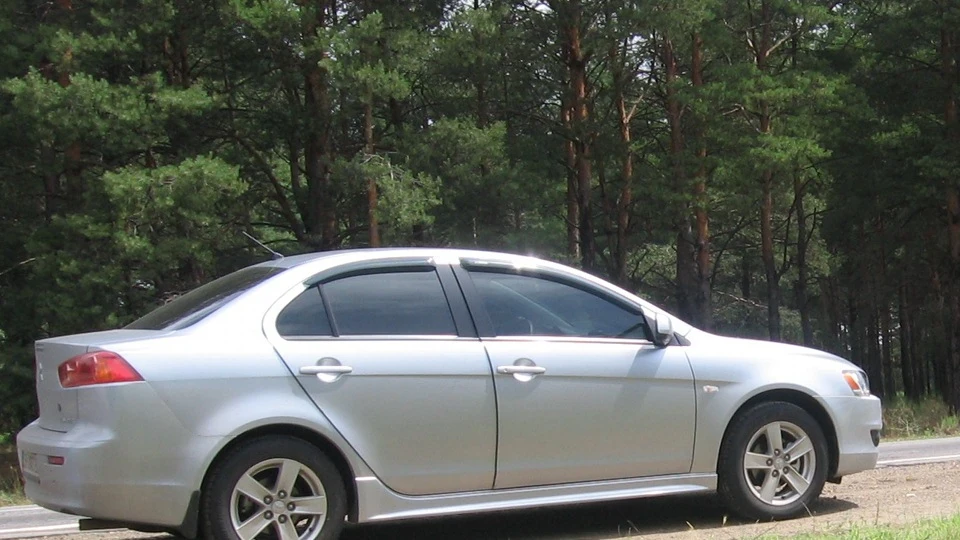 Mitsubishi Lancer 2.0 CVT Silver Tiburon 2