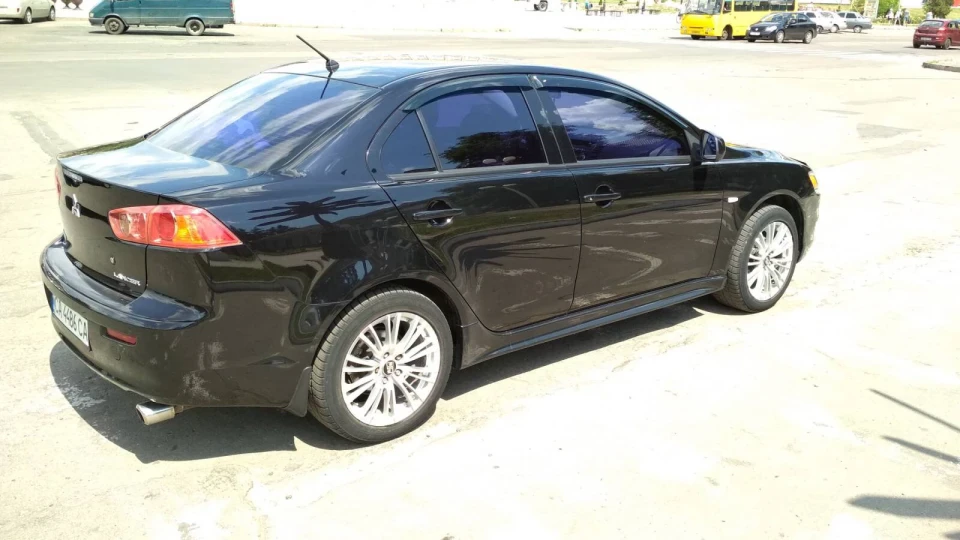 Mitsubishi Lancer 2.0 хутро 2