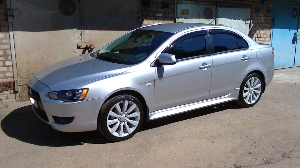 Mitsubishi Lancer 2.0 MT INVITE+ 2