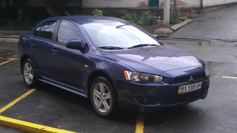 Mitsubishi Lancer 2.0 MT 2
