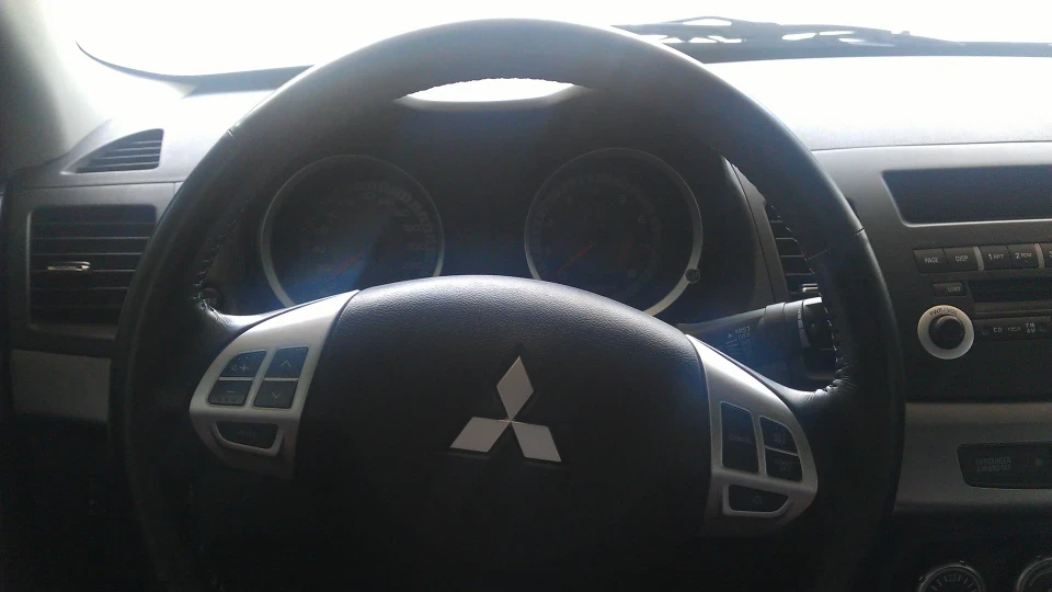 Mitsubishi Lancer 2.0 MT 3