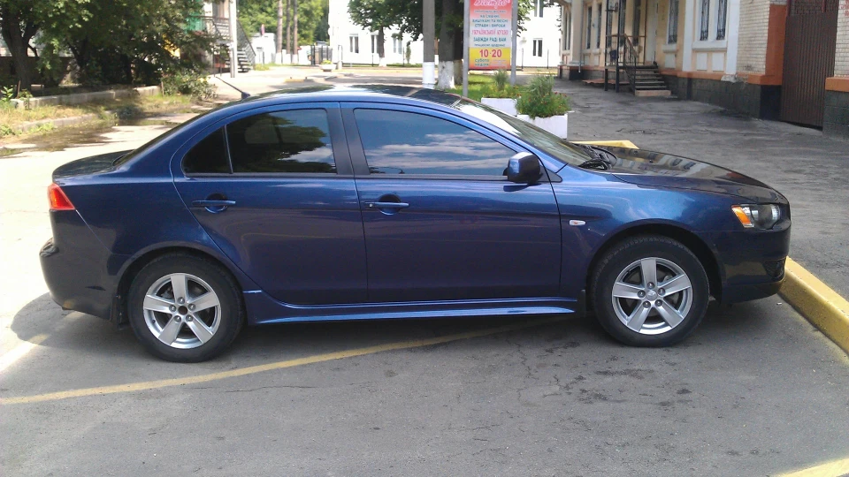 Mitsubishi Lancer 2.0 MT 4