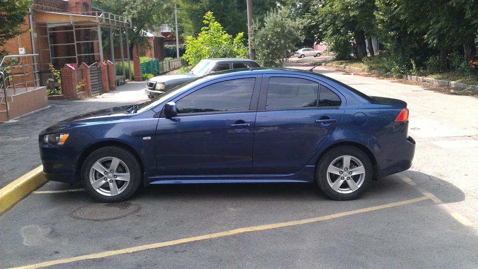 Mitsubishi Lancer 2.0 MT 5