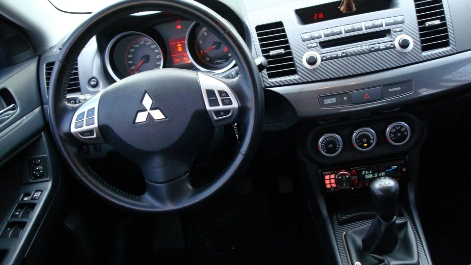 Mitsubishi Lancer 2.0 MT 5