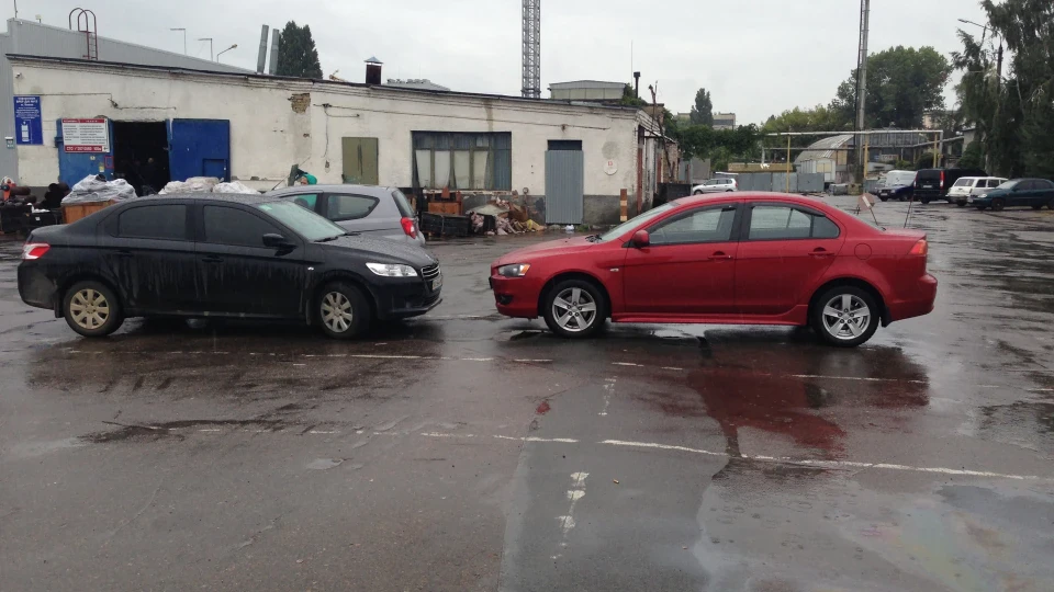 Mitsubishi Lancer 2.0 (на палиці)