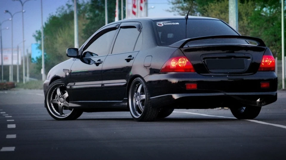 Mitsubishi Lancer 2.0 Sport Dark Knight 3