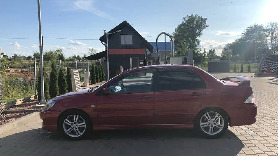 Mitsubishi Lancer 2.0 Sport MT
