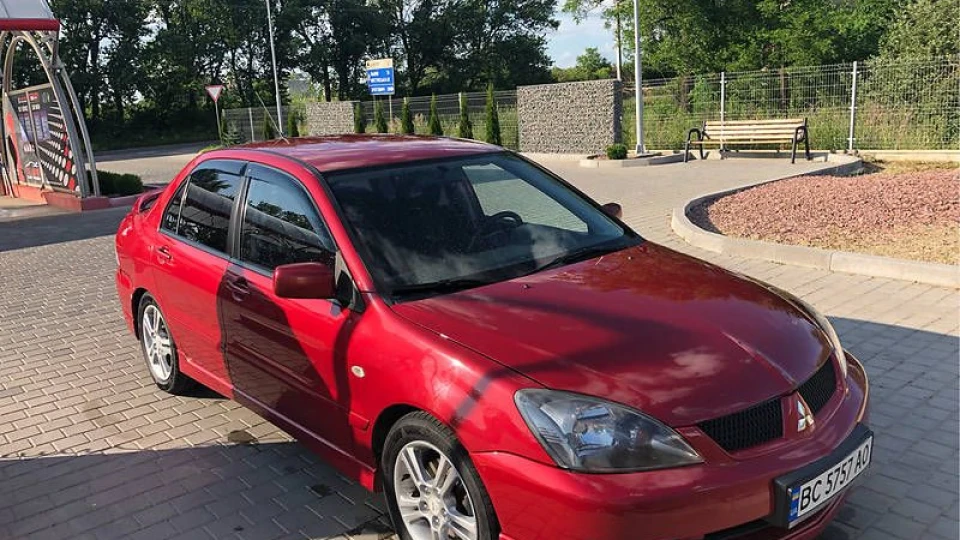 Mitsubishi Lancer 2.0 Sport MT 2