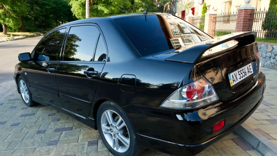 Mitsubishi Lancer 2.0 Sport 2