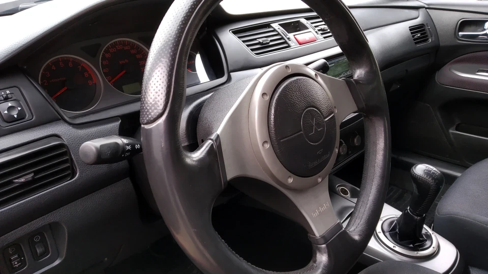 Mitsubishi Lancer 2.0 Sport 3