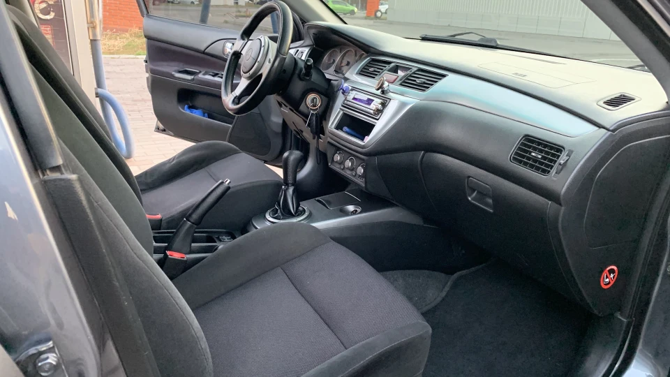 Mitsubishi Lancer 2.0 SPORT 5
