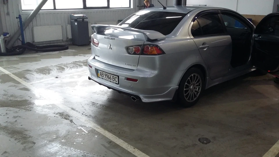 Mitsubishi Lancer 2.0==>> злий 4