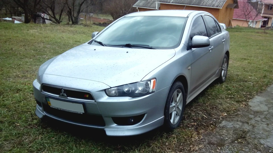 Mitsubishi Lancer 2.0НЕтурбо 2