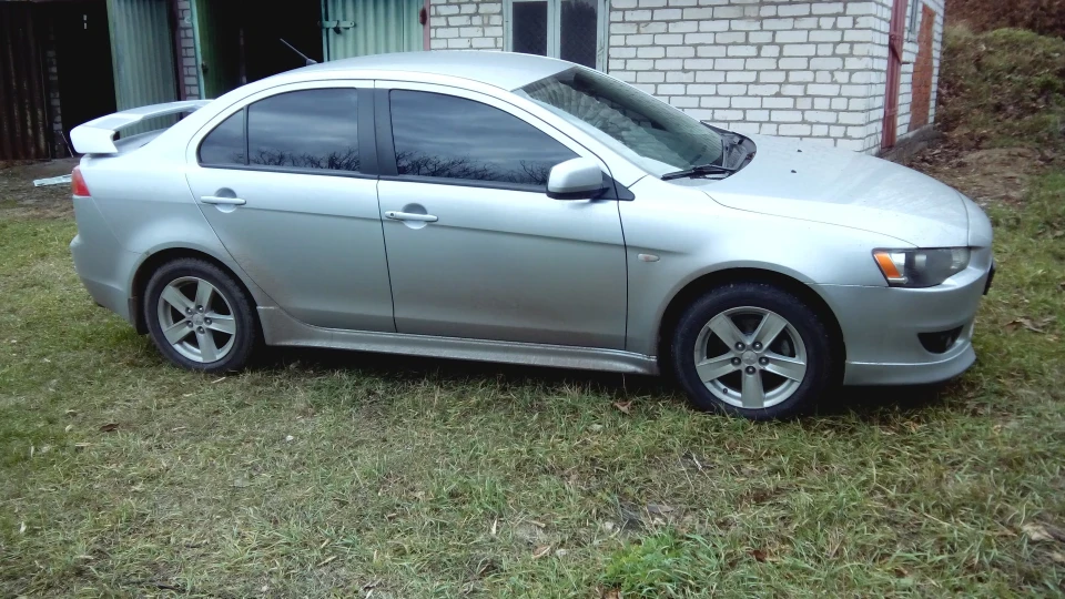 Mitsubishi Lancer 2.0НЕтурбо 3