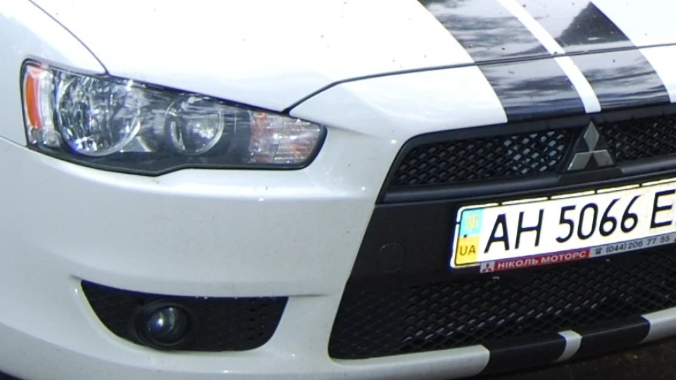Mitsubishi Lancer Білок 2