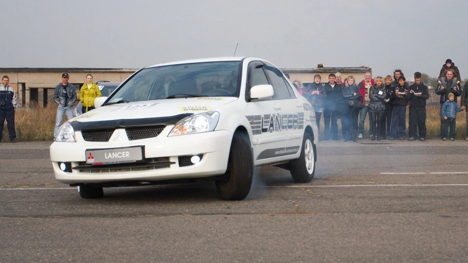 Mitsubishi Lancer Білий, 1,6 МТ 3