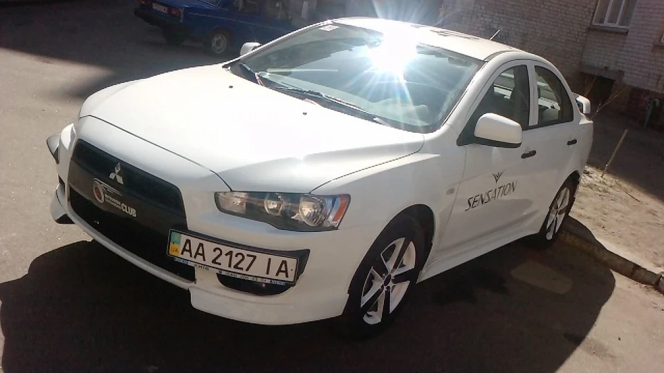 Mitsubishi Lancer білий 2.0 АTM 4