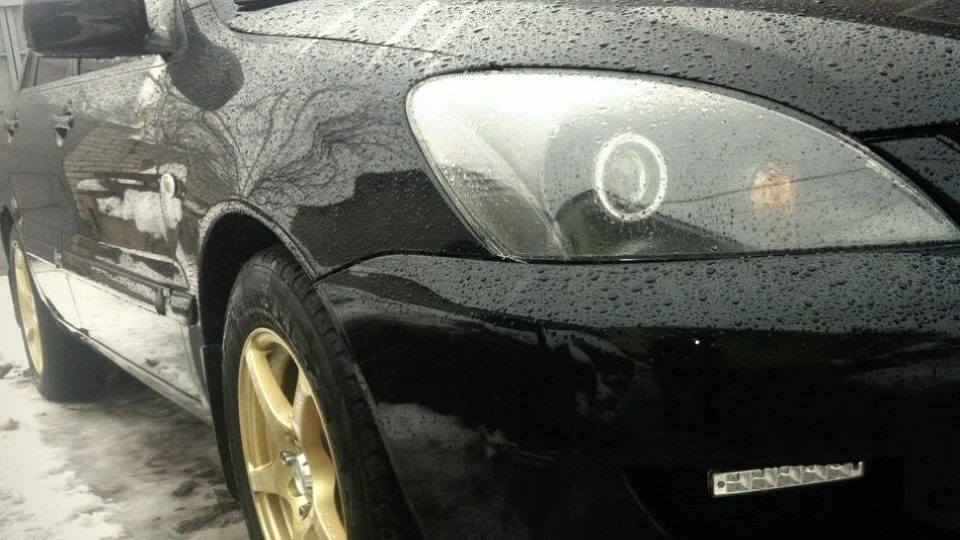 Mitsubishi Lancer black and gold 3