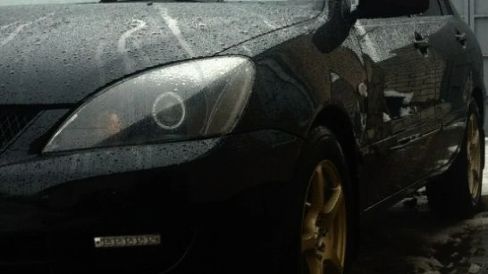 Mitsubishi Lancer black and gold 4