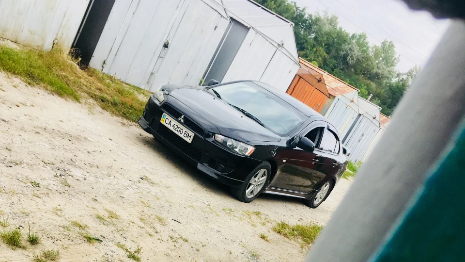 Mitsubishi Lancer black brilliant 2.0 2