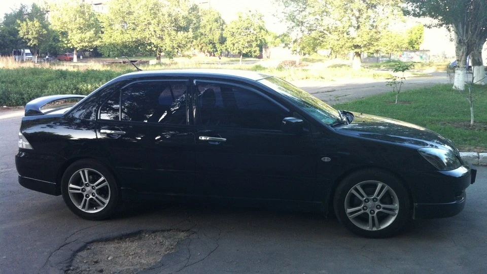 Mitsubishi Lancer black shark 2.0 2