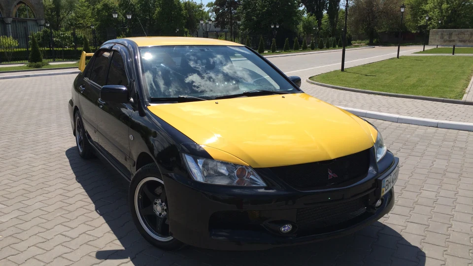 Mitsubishi Lancer Black & Yellow 2
