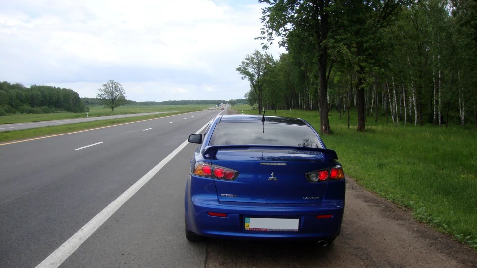Mitsubishi Lancer Blue Sports 2