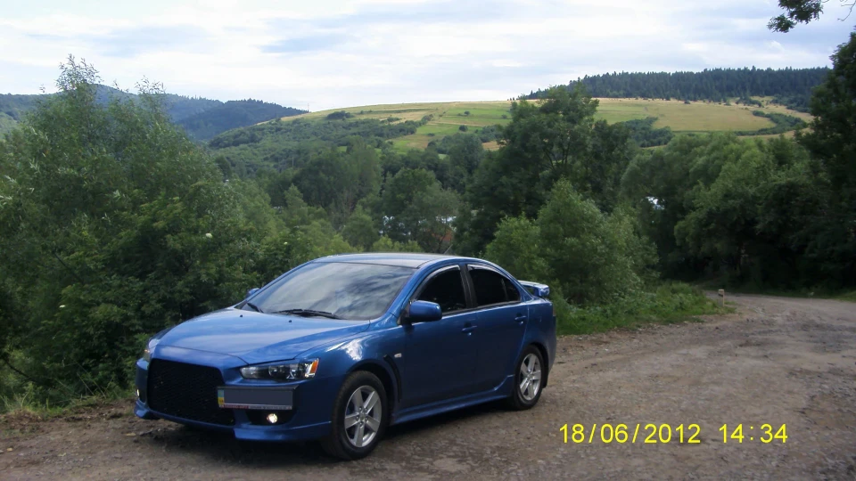 Mitsubishi Lancer Blue Sports 4
