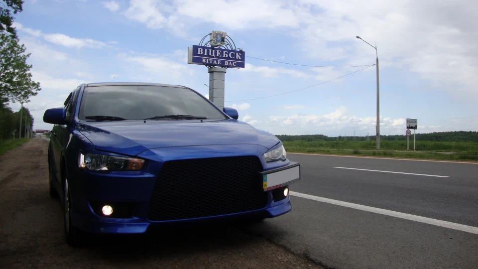 Mitsubishi Lancer Blue Sports 5