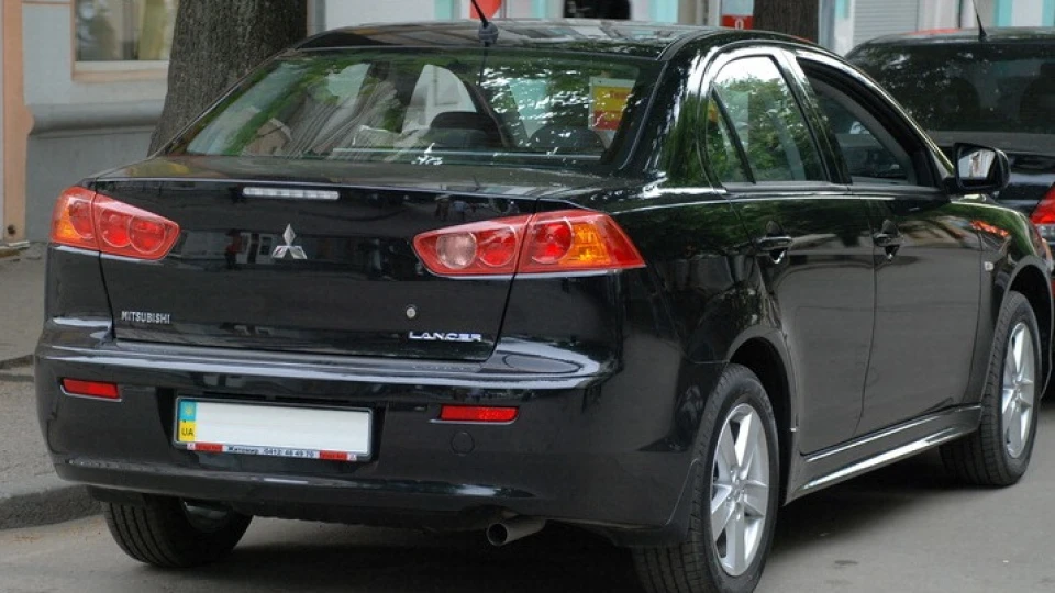 Mitsubishi Lancer Чорна, як сажа-))) 5