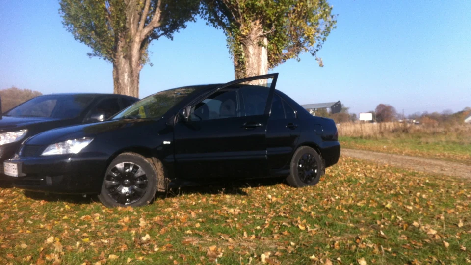 Mitsubishi Lancer Чорний металік 1,6 5