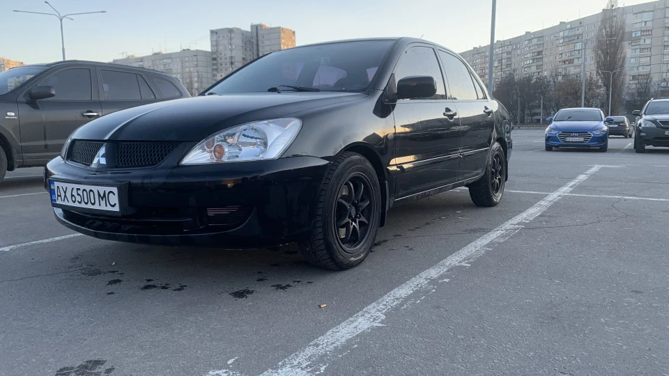 Mitsubishi Lancer Чорний evo 2