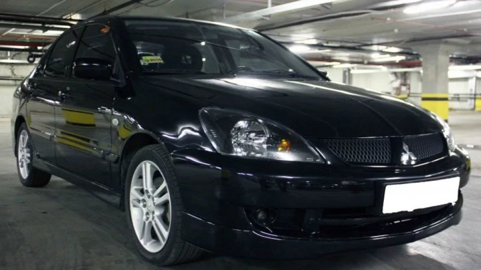 Mitsubishi Lancer чорний металік 2