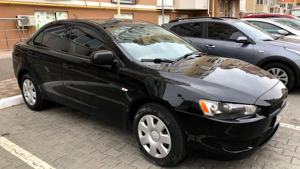 Mitsubishi Lancer Чорний плащ 3