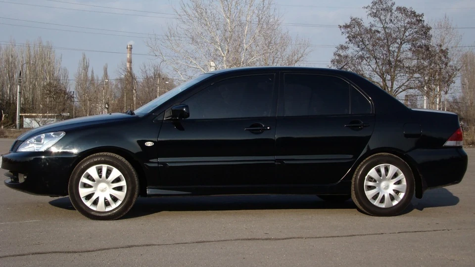 Mitsubishi Lancer чорник 3