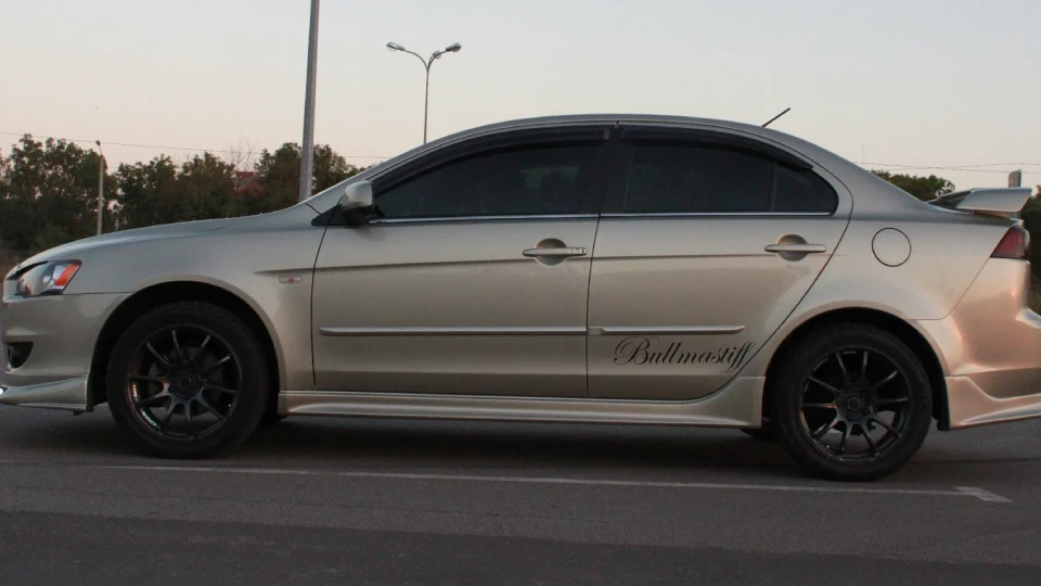 Mitsubishi Lancer ∞ Champagne Gold ∞ 3