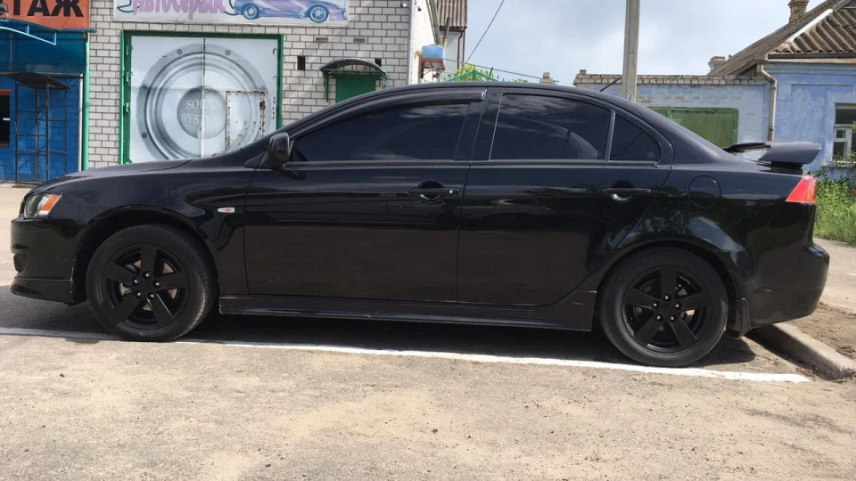 Mitsubishi Lancer Derzkui chornyi 3